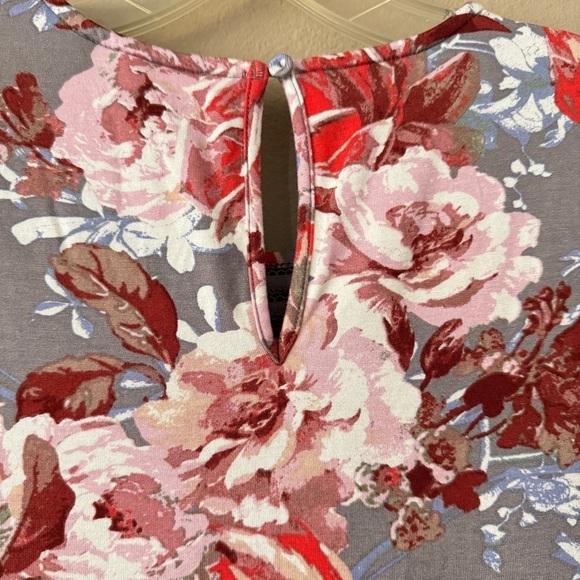 NWT Anthropologie Daniel Rainn Gray and Red Floral Cap Sleeve Top Size PXS - Picture 6 of 10